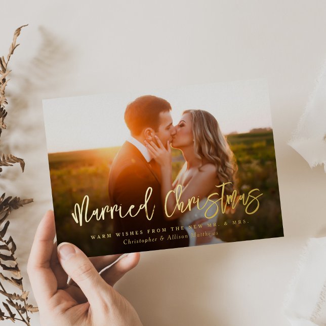 Tarjeta Festiva Con Relieve Metalizado Married Christmas Newlywed Brush Script Photo (Subido por el creador)