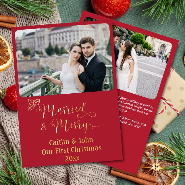 Tarjeta Festiva Con Relieve Metalizado Matrimonio Personalizado recién casados Primera Na (Married & Merry, Our First Christmas Together, red card with 2 photos, custom text with gold foil.)