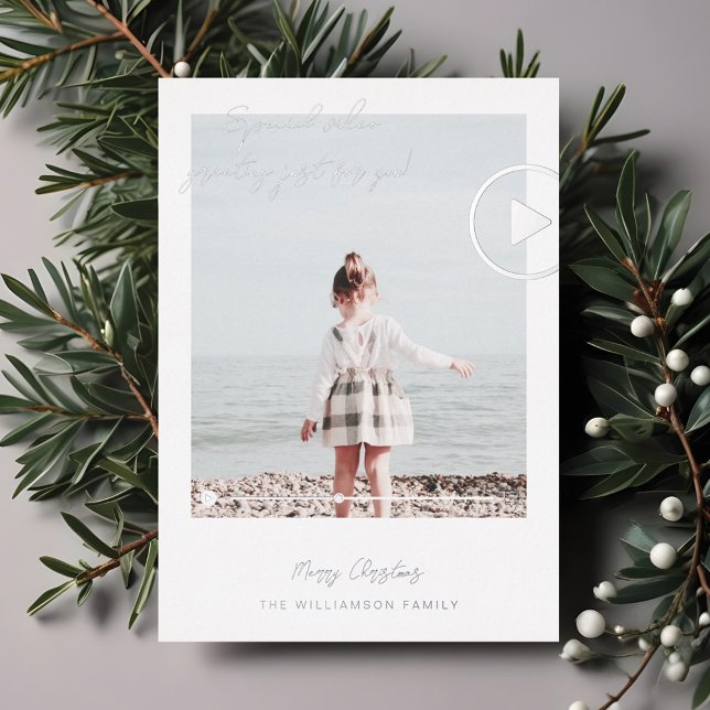 Tarjeta Festiva Con Relieve Metalizado Mensaje de Video Familiar con Código QR Mínimo Mod (Modern Minimal QR Code Family Video Message Foil H Foil Holiday Card)