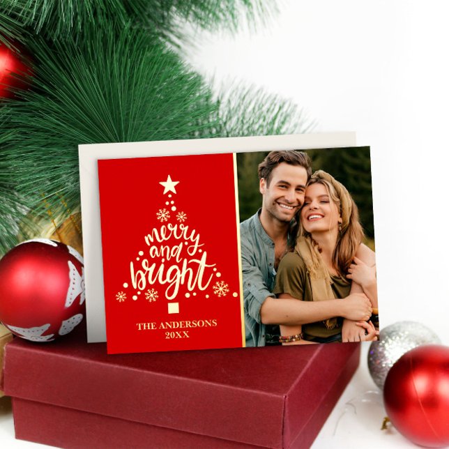 Tarjeta Festiva Con Relieve Metalizado Merry Bright Moderno Foto Rojo Oro Real (Merry and Bright Custom Photo Red Gold Christmas Foil Holiday Card
)