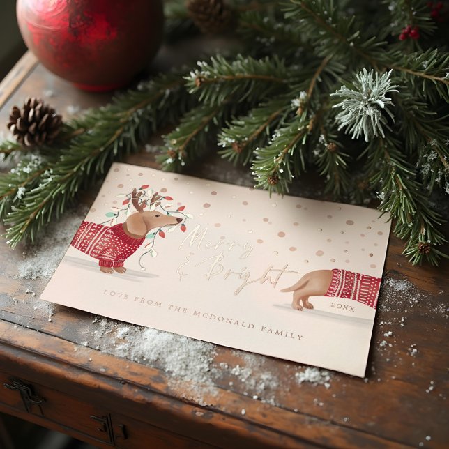 Tarjeta Festiva Con Relieve Metalizado Merry y Bright | Dachshund Dog Navidades Sweater (Merry & Bright | Dachshund Dog Christmas Sweater Foil Holiday Card)