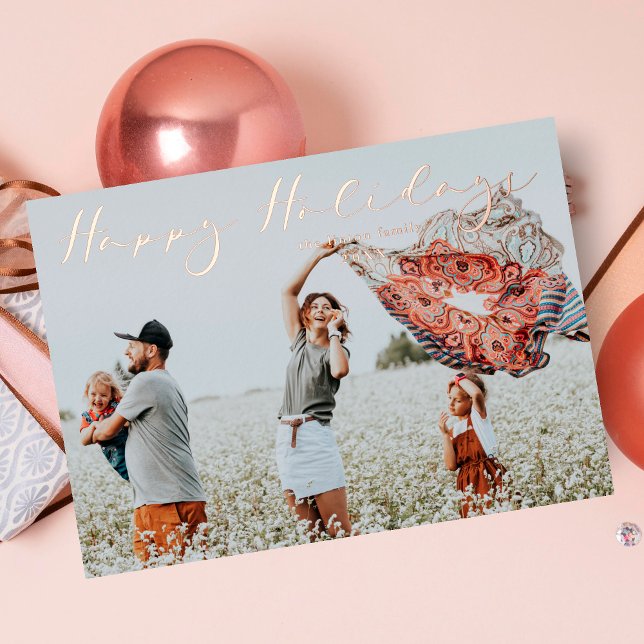Tarjeta Festiva Con Relieve Metalizado Minimalist Happy Holidays Chic Script Calligraphy (Rose Gold Minimalist Happy Holidays Modern Script Calligraphy Metallic Foil Holidays Card.)