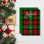Tarjeta Festiva Con Relieve Metalizado Moda cree que los Navidades verdes y rojos escoces<br><div class="desc">Festividad estacional Creer Navidades verdes y rojos Tarjeta de vacaciones escocesa de Relieve metalizado dorado Tartán.</div>