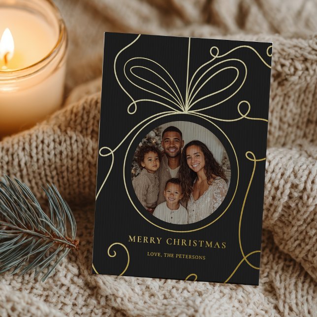 Tarjeta Festiva Con Relieve Metalizado Modern Elegant Gold Christmas Bauble lines Photo (Modern Elegant Gold Christmas Bauble lines Photo Foil Holiday Card)