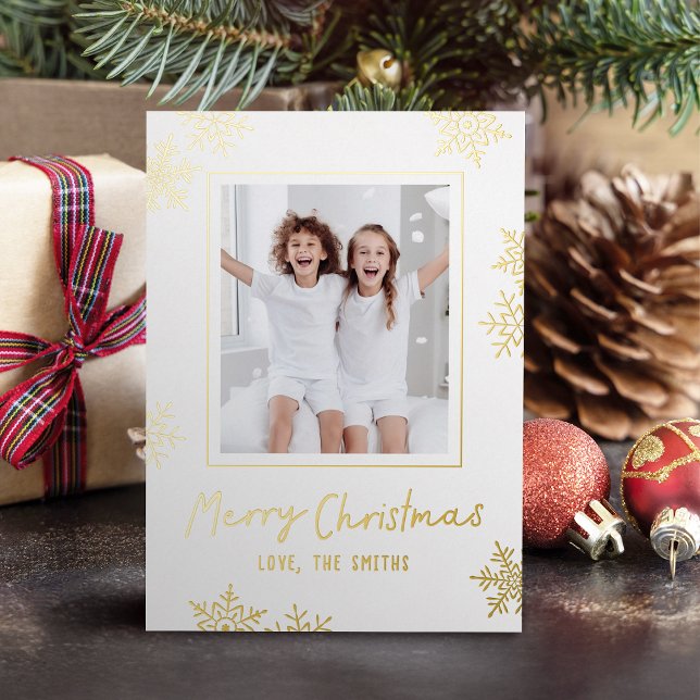 Tarjeta Festiva Con Relieve Metalizado Modern Fun Snowflakes Merry Christmas Script Photo (Modern Fun Snowflakes Merry Christmas Script Photo Foil Holiday Card)