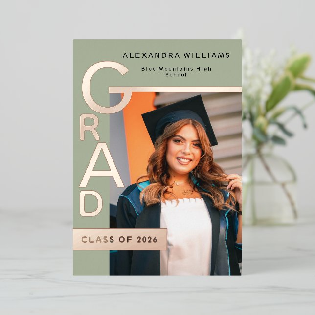 Tarjeta Festiva Con Relieve Metalizado Modern Jade Graduation Announcement Rose Gold foil (Anverso de pie)