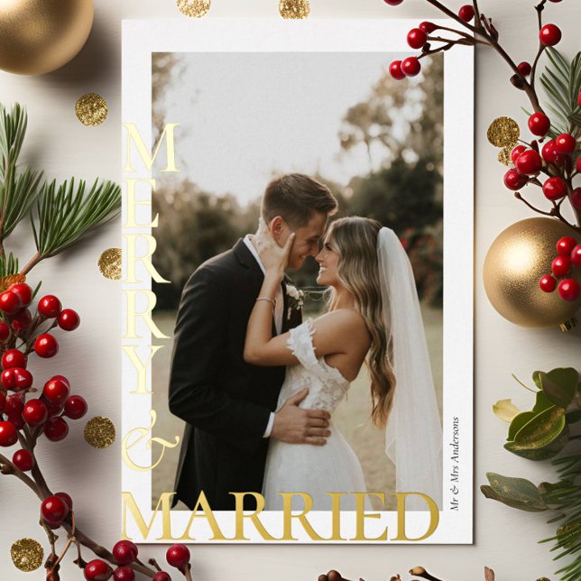 Tarjeta Festiva Con Relieve Metalizado Modern Merry Married Photos Gold Script (Subido por el creador)