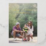Tarjeta Festiva Con Relieve Metalizado Moderna máquina de fotos completa texto overlay Go<br><div class="desc">Escritura Minimalista de escritura de escritura de texto Relieve metalizado dorado de foto completa tarjeta de vacaciones</div>