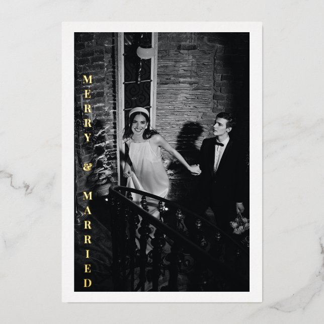 Tarjeta Festiva Con Relieve Metalizado Moderno Foto de Boda Casados Felices Glam Oro (Anverso)