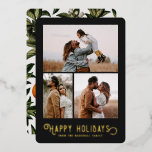 Tarjeta Festiva Con Relieve Metalizado Naranjas de invierno de la tipografía vintage<br><div class="desc">Esta hermosa tarjeta fotográfica de vacaciones incluye tipografía de estilo vintage que dice "Felices Fiestas" en Relieve metalizado real,  junto con tres plantillas de fotos. La parte trasera de la tarjeta contiene un diseño vintage de naranjas y flores de invierno.</div>