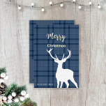 Tarjeta Festiva Con Relieve Metalizado Navidades Blue Tartán Y Venado<br><div class="desc">Una elegante y moderna tarjeta de bienvenida de Relieve metalizado dorado para festividades fotográficas con tu apellido. Elegante Tartán Azul,  con blanco y oro.</div>