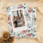 Tarjeta Festiva Con Relieve Metalizado Navidades brillantes de canto por el cielo y la na<br><div class="desc">¡Añade algo de brillo a tus tarjetas de Navidades con Relieve metalizado oro, plata o oro rosa de verdad! Este clásico y atemporal estilo metálico seguro que añade otro nivel a tus cartas. Un diseño elegante y minimalista, con un fondo de bayas pintadas a mano, bayas acuáticas, pino y exuberante...</div>
