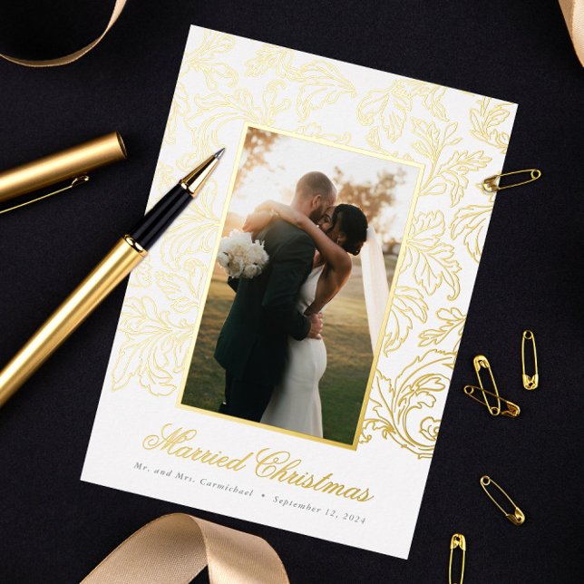 Tarjeta Festiva Con Relieve Metalizado Navidades casados con filigrana Gold Fine (real metallic foil filigree designed border Married Christmas photo holiday card for newlyweds)