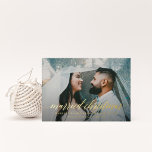 Tarjeta Festiva Con Relieve Metalizado Navidades casados Foto recién casada<br><div class="desc">Celebra tu primera Navidad como pareja casada con esta impresionante tarjeta de boda de vacaciones en Relieve metalizado. Hay un collage de dos fotos en la parte posterior para que puedas mostrar tus fotos favoritas y tu espacio para tu propio sentimiento personalizado a tu más cercana y querida.</div>