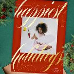Tarjeta Festiva Con Relieve Metalizado navidades clásicos caligrafía de oro rojo una foto<br><div class="desc">💌 Comparte el amor y difunde la alegría de las vacaciones con mi cuidadosa tarjeta de saludo hecha a mano. Esta tarjeta es un lienzo para sus deseos de vacaciones a amigos, familia y colegios. adorné los diseños cautivadores y esto definió toda mi colección de vacaciones. Espero que te gusten...</div>