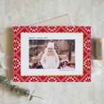 Tarjeta Festiva Con Relieve Metalizado Navidades de fotografía del patrón de Knit de invi<br><div class="desc">Envíe sus cálidos deseos de vacaciones envueltos en un diseño acogedor y festivo con esta tarjeta de Navidades de Relieve metalizado dorado, con un encantador fondo de patrón de cuchillos Fair Isle. El diseño es muy complejo y evoca la sensación de confort de la calidez de invierno y la alegría...</div>