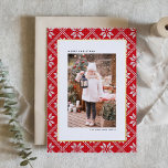 Tarjeta Festiva Con Relieve Metalizado Navidades de fotografía del patrón de Knit de la I<br><div class="desc">Envíe sus cálidos deseos de vacaciones envueltos en un diseño acogedor y festivo con esta tarjeta de Navidades de Relieve metalizado dorado, con un encantador fondo de patrón de cuchillos Fair Isle. El diseño es muy complejo y evoca la sensación de confort de la calidez de invierno y la alegría...</div>