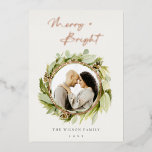 Tarjeta Festiva Con Relieve Metalizado Navidades de Wreath Wreath Merry y Bright Photo<br><div class="desc">Si necesitas más personalización,  por favor,  no dudes en enviarme un mensaje a yellowfebstudio@gmail.com.</div>