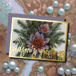 Tarjeta Festiva Con Relieve Metalizado Navidades Florales de Pinecone de color de agua Ev<br><div class="desc">Navidades Florales de Pinecone de color de agua Evergreen</div>
