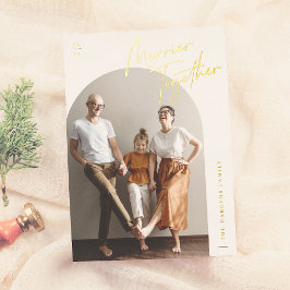 Tarjeta Festiva Con Relieve Metalizado Navidades fotográficos de Merrier Together Arch