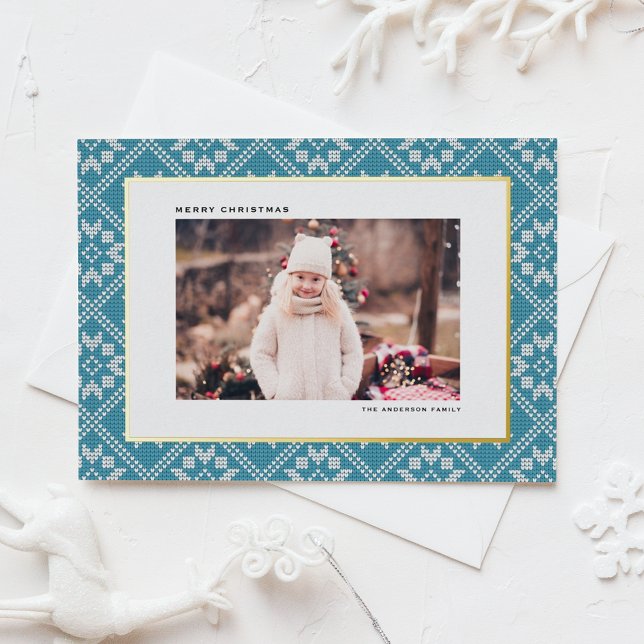 Tarjeta Festiva Con Relieve Metalizado Navidades fotográficos del patrón de Knit de invie (Blue Fair Isle Winter Knit Pattern Photo Christmas Foil Holiday Card)