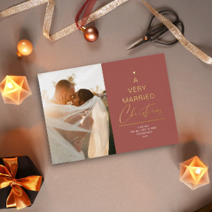 Tarjeta Festiva Con Relieve Metalizado Navidades muy casados escriben oro rojo