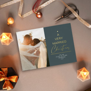 Tarjeta Festiva Con Relieve Metalizado Navidades muy casados escriben oro verde
