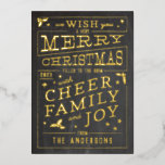 Tarjeta Festiva Con Relieve Metalizado Navidades no fotográficos con estilo Chalkboard vi<br><div class="desc">Comparte alegres novedades de alegría de los Navidades este año con una tarjeta de Relieve metalizado real, brillante, al estilo de un restaurante vintage y carteles de pizarra de café. Personalice fácilmente el año y el nombre en la parte delantera y todo el texto personalizado en la parte posterior para...</div>