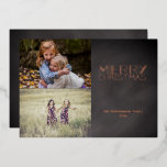 Tarjeta Festiva Con Relieve Metalizado navidades Personalizados de Chalkboard Vintage de<br><div class="desc">La tarjeta de fotos de vacaciones de pizarra gris de Guay incluye dos de tus fotos digitales con tu elección de color de Relieve metalizado metálico, oro, oro rosa o plata. El gris de moda con un toque de tiza blanca y fresco escrito a mano es un tema moderno del...</div>