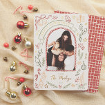Tarjeta Festiva Con Relieve Metalizado Navidades Retro caprichosos foto de arco de Ilustr<br><div class="desc">Captura la magia de las vacaciones con esta encantadora tarjeta de Relieve metalizado de fotos de Navidades retro! ¡Dale a tus Navidades cartas un brillo con oro real, plata o Relieve metalizado de oro subió! Con una foto en forma de arco enmarcada por un borde dibujado a mano, le da...</div>