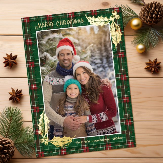 Tarjeta Festiva Con Relieve Metalizado Navidades verdes | Fotos navideñas de Feliz (Customizable Christmas photocard with a dark green plaid edge and gold foil accents of holly)