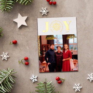 Tarjeta Festiva Con Relieve Metalizado Nieve Alegría Texto Curvo Foto Feliz Navidad