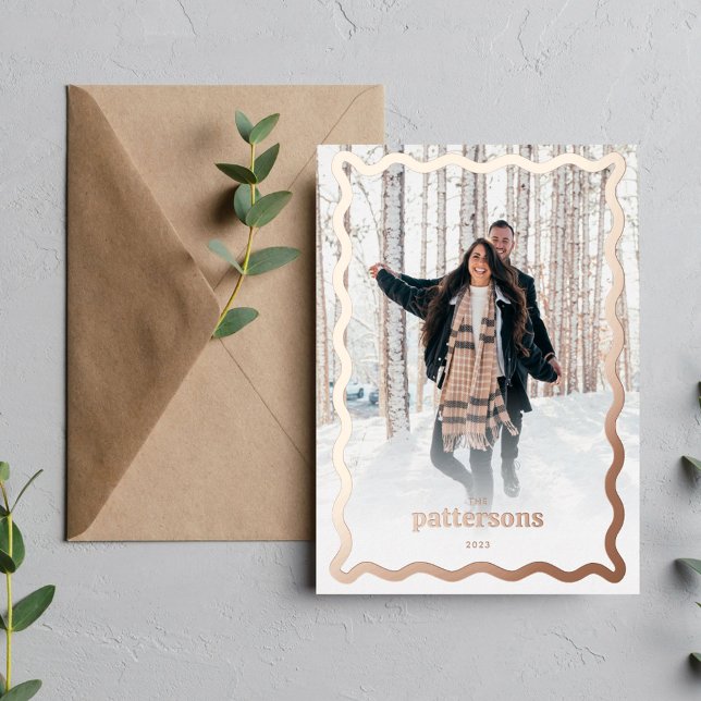 Tarjeta Festiva Con Relieve Metalizado Nostalgic Charm Holiday Photo Rosa Gold (Subido por el creador)