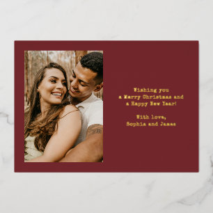 Tarjeta Festiva Con Relieve Metalizado Pareja de Fotos de Tipografía Simple Navidad Roja