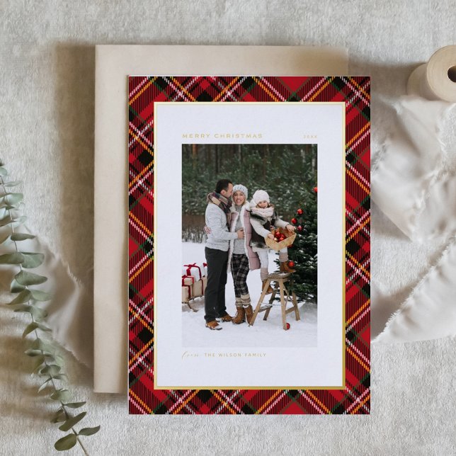 Tarjeta Festiva Con Relieve Metalizado Patrón rojo clásico de plaquetas merry navidad (Classic Red Plaid Pattern Merry Christmas Photo Foil Holiday Card)