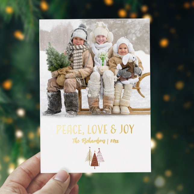 Tarjeta Festiva Con Relieve Metalizado Paz Amor Alegría Foto Personalizada Elegante Dorad (Peace Love Joy Photo Personalized Elegant Gold Foil Holiday Card)