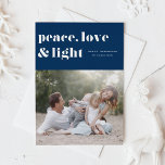Tarjeta Festiva Con Relieve Metalizado Paz, amor y luz, marina azul Hanukkah Foto<br><div class="desc">Paz, amor y luz. | Envíe sus saludos de Hanukkah a su familia y amigos con esta tarjeta de personalizable Hanukkah. Presenta tipografía retro audaz. Personalice esta foto de la tarjeta Hanukkah añadiendo sus detalles. Esta tarjeta Hanukkah de Relieve metalizado plateado está disponible en otros colores y cartón. También están...</div>