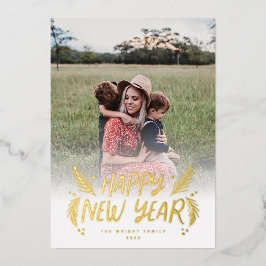 Tarjeta Festiva Con Relieve Metalizado Pine Berries de mano