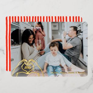 Tarjeta Festiva Con Relieve Metalizado Preppy Dibujado a Mano Rojo Rayado Dorado