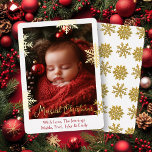 Tarjeta Festiva Con Relieve Metalizado Relieve metalizado dorado Copos de nieve y foto fa<br><div class="desc">Bonito copos de nieve dorados y tarjeta de Navidades de fotografía para bebés con Relieve metalizado dorado. Puede personalizar el texto,  agregar sus nombres y cargar la foto de su familia en el área de personalización. Texto de Borgoña.</div>