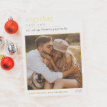 Tarjeta Festiva Con Relieve Metalizado Relieve metalizado juntos Navidades de diccionario<br><div class="desc">¡Añade algo de brillo a tus tarjetas de Navidades con Relieve metalizado oro, plata o oro rosa de verdad! Este clásico y atemporal estilo metálico seguro que añade otro nivel a tus cartas. Este reconfortante diseño presenta una definición de diccionario de "juntos" como "nuestro lugar favorito para ser". En la...</div>