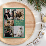 Tarjeta Festiva Con Relieve Metalizado RELIEVE METALIZADO Verde Holly Navidades de jolly<br><div class="desc">Este RELIEVE METALIZADO Green Holly Jolly Navidad el diseño de la tarjeta navideña de cinco Relieves metalizados fotográficos que presenta escenas sencillas, brillantes y alegres de color verde y rojo con bordes blancos limpios y tipografía clásica, adornadas con un guión caprichoso estilo caramelo para títulos y cabeceras. Hacerlo una feliz...</div>