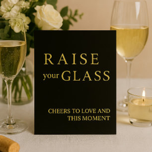 Tarjeta Festiva Con Relieve Metalizado Rótulo de barra minimalista de Boda negro y dorado