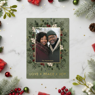 Tarjeta Festiva Con Relieve Metalizado Rustic Holly Berries Navidades verdes aman la paz