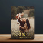 Tarjeta Festiva Con Relieve Metalizado Saludo festivo | Foto vertical de Joyous Hanukkah<br><div class="desc">Nuestro diseño de tarjetas Hanukkah, festivo y elegante, es la manera perfecta de mostrar sus fotos familiares, verticales o retratos favoritos. El diseño incluye "Joyous Hanukkah" en la tipografía de Relieve metalizado dorado brillante y escritura con letras a mano, con el nombre de tu familia. Las tarjetas cambian a un...</div>
