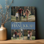Tarjeta Festiva Con Relieve Metalizado Saludo festivo | Joyous Hanukkah 3 Foto<br><div class="desc">Nuestro diseño elegante y festivo de tarjetas Hanukkah es la manera perfecta de mostrar tres de tus fotos familiares favoritas - una horizontal/horizontal y dos cuadradas. El diseño incluye "Joyous Hanukkah" en la tipografía de Relieve metalizado dorado brillante y escritura con letras a mano, con el nombre de tu familia....</div>