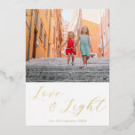 Tarjeta Festiva Con Relieve Metalizado Script Love Light Simple Hanukkah Dos Photo Gold<br><div class="desc">Envíe los cálidos deseos de Hanukkah con esta elegante tarjeta "Amor y Luz", que muestra su foto enmarcada por una bella caligrafía de escritura en Relieve metalizado de oro. La moderna estética minimalista le aporta un toque de sofisticación, mientras que el texto del personalizable le permite adaptar el saludo de...</div>