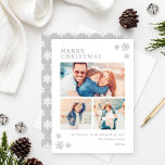 Tarjeta Festiva Con Relieve Metalizado Seasons Greetings Elegant Collage de fotos Silver<br><div class="desc">Elegante tarjeta de collage de fotos de Navidades de vacaciones incluye "Greetings de Season" en texto clásico de Relieve metalizado plateado real e incluye un collage mínimo de tres espacios de fotos, un saludo personalizado y espacio para incluir el nombre de la familia o los nombres de los miembros de...</div>