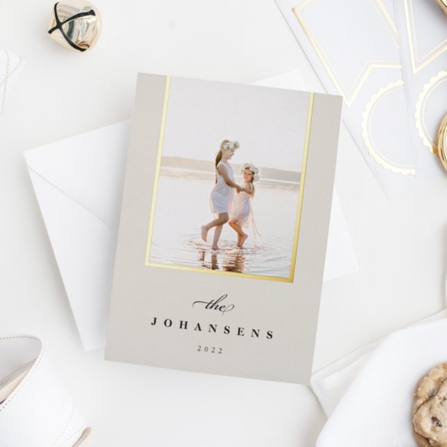 Tarjeta Festiva Con Relieve Metalizado Simplicidad | Foto vertical elegante (Subido por el creador)