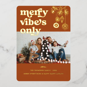 Tarjeta Festiva Con Relieve Metalizado Sólo Vibraciones Alegres   Foto Retro de Navidad